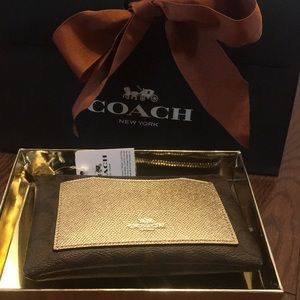 NWT Coach Corner Zip Wristlet